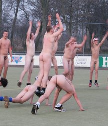 Fun Men in fun thing... 59a68336b039c.jpg