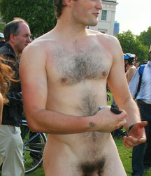 Fun Men in fun thing... 59a68347ee7b6.jpg
