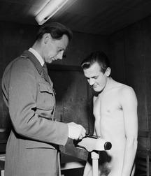 Fun Men in fun thing... 59a6835477ee8.jpg