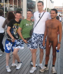 Fun Men in fun thing... 59a6835ed3fef.jpg