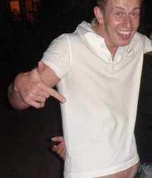 Fun Men in fun thing... 59a68377f4149.jpg