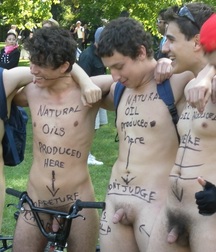 Fun Men in fun thing... 59a6837f63626.jpg