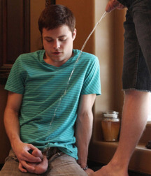 Boys Pissing 56c35db96da8b.jpg