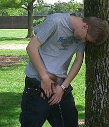 Boys Pissing 56c35dbf8e4af.jpg