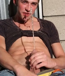 Boys Pissing 5 56da289d60870.jpg