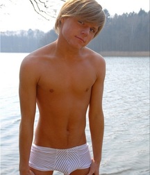 Nude Boys 93 5a60d0582c449.jpg