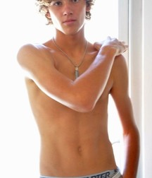 Shirtless 4 5800fd58ca6c4.jpg