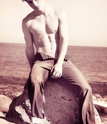 XBG Shirtless 2 5820a16f1deae.jpg