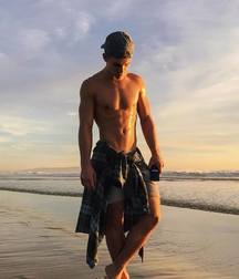 XBG Shirtless 10 5888d8180feab.jpg