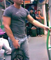 Gourmets in the subway ! 5b5e73dca384e.jpg