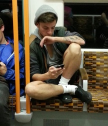 Gourmets in the subway ! 5b5e73e0343d3.jpg