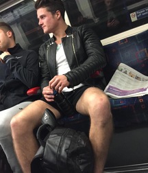 Gourmets in the subway ! 5b5e73f5b7f79.jpg