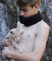 Boys and cats. 5cb6896010187.jpg