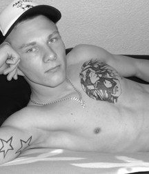 Boys, who makes me hard 5dee109227192.jpg