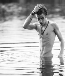 Boys, who makes me hard 5dee109f1bb4b.jpg