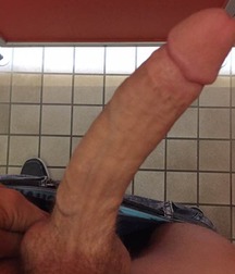 Boys, who makes me hard 5dee10f4bdedb.jpg