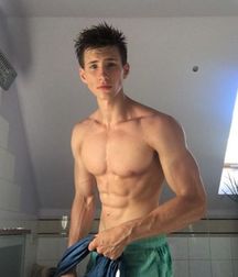 Boys, who makes me hard 5dee12cb0fd89.jpg