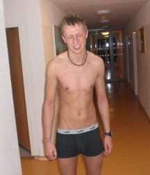 Boys, who makes me hard 5dee1341e7058.jpg