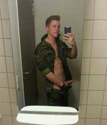 Boys, who makes me hard 5dee134e0700b.jpg