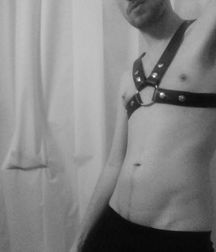 Boys, who makes me hard 5dee135112f6a.jpg