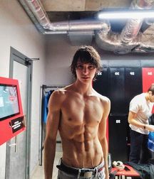 Boys, who makes me hard 5dee1373580c5.jpg