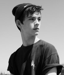 Boys, who makes me hard 5dee137b15dde.jpg