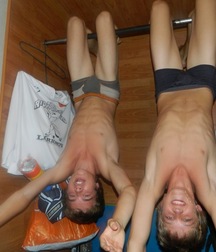 Boys in hot Positions 59b26510cb3a5.jpg