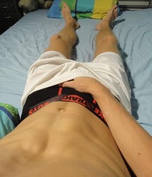 sexy Lukas 5a626874d4383.jpg