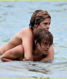 Boys Friendship - Cute And Sexy 61939a3ec9173.jpg