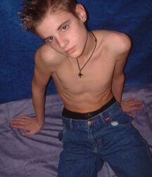 Shirtless Jeans Boys (No Nudity) 61976ecebda25.jpg