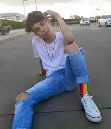 Shirtless Jeans Boys (No Nudity) 61976f0a29e0a.jpg