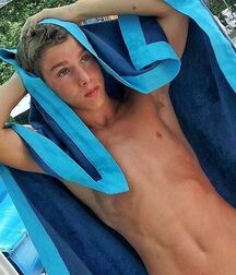 Fresh Twinks Shirtless Mix (No Nudity)