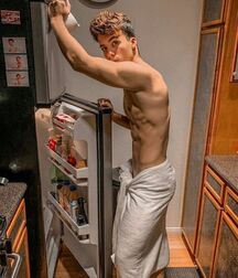 Towels Twink Sporty Tube Boys 622f7cfe68e92.jpg