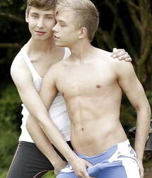 Boys Big Bulge Box - Hung Twinks 6282719b41a4e.jpg