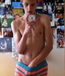 Boys Big Bulge Box - Hung Twinks 628271f114c1f.jpg