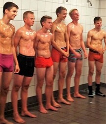 Boys Big Bulge Box - Hung Twinks 628273a560621.jpg