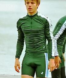 Boys Big Bulge Box - Hung Twinks 628273b9a0179.jpg