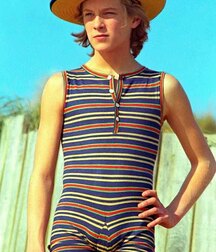 Boys Big Bulge Box - Hung Twinks 628273c2d3255.jpg