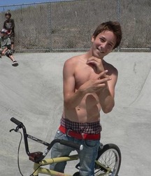 Smiling Boys - Cute Young Twinks Having Fun Happy Super 628ac4cd5e2bf.jpg