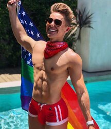 Colours Of The Twinks - Funny Boys Crazy Colour Show 62cf2923ba56b.jpg