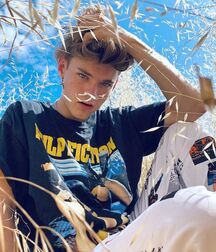 Colours Of The Twinks - Funny Boys Crazy Colour Show 62cf2984b5c53.jpg