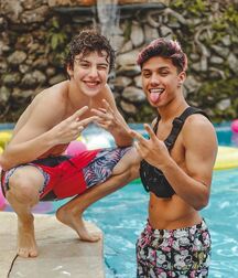 Colours Of The Twinks - Funny Boys Crazy Colour Show 62cf29bd4b75f.jpg