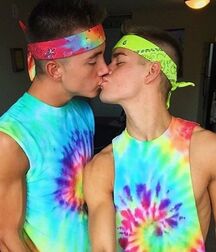 Colours Of The Twinks - Funny Boys Crazy Colour Show 62cf29f89d62a.jpg