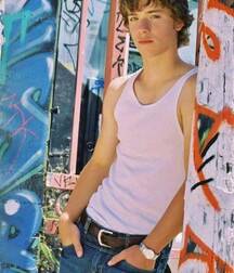 Colours Of The Twinks - Funny Boys Crazy Colour Show 62cf2cb8ec6eb.jpg