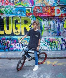 Colours Of The Twinks - Funny Boys Crazy Colour Show 62cf2d12e2026.jpg