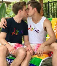 Colours Of The Twinks - Funny Boys Crazy Colour Show 62cf2d85e6f16.jpg