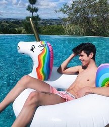 Colours Of The Twinks - Funny Boys Crazy Colour Show 62cf2dba63303.jpg
