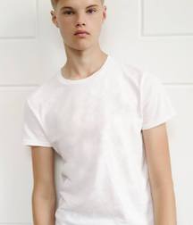 Models 57489f5580824.jpg