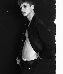 Models 57489f607c744.jpg