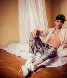 Models 57489f6328adb.jpg